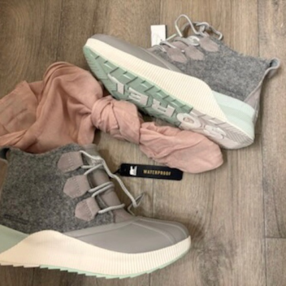 Sorel Gray and Mint Winter Boots - Picture 2 of 10
